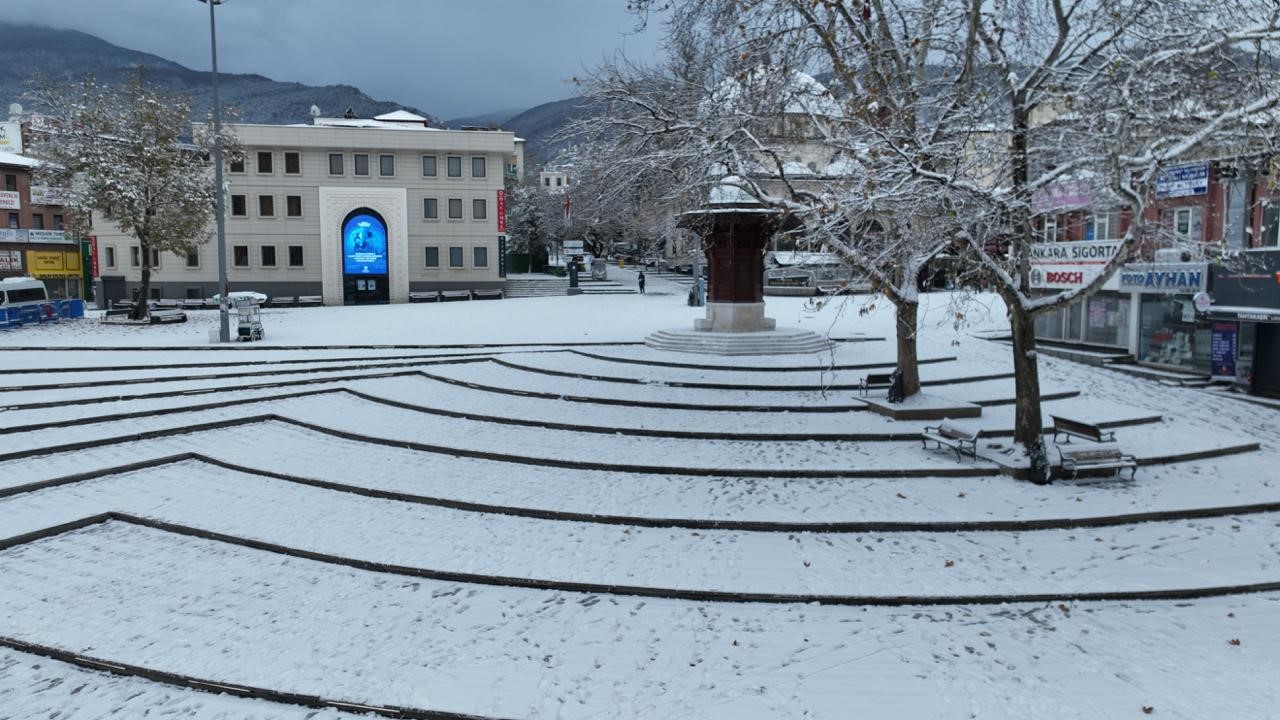 Bursa yeni yıla karla uyandı...Beyaz güzellik havadan böyle görüntülendi
