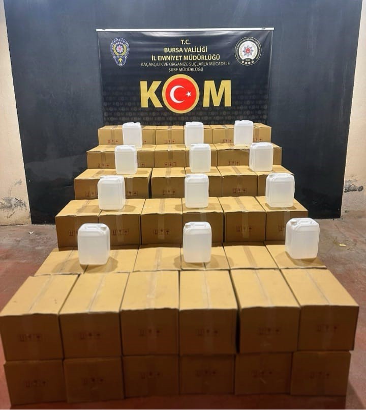 Bursa’da 1000 litre sahte alkol ele geçirildi
