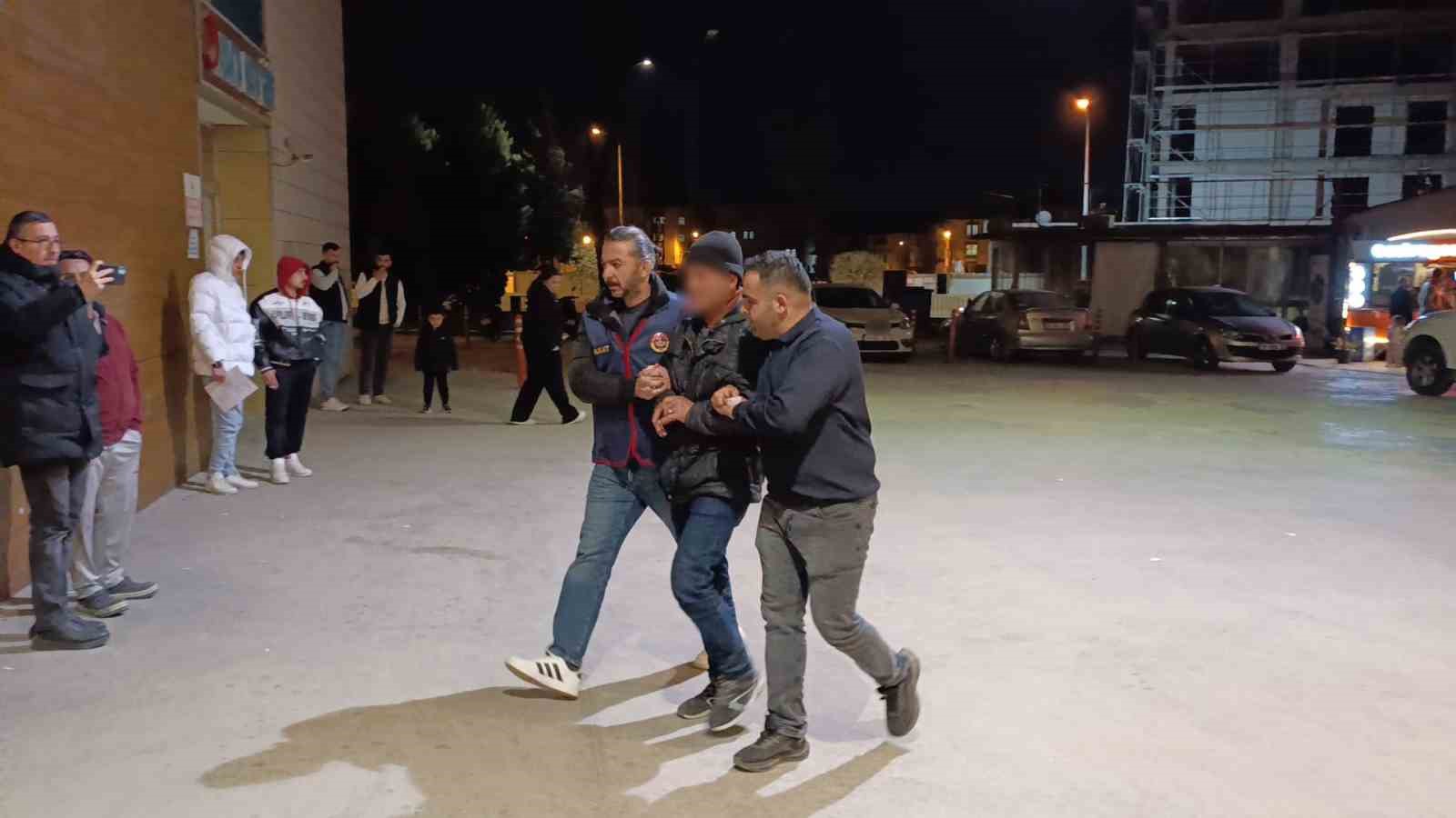 Bursa’da 15 yıl hapis cezası bulunan firari dolmuşta yakalandı
