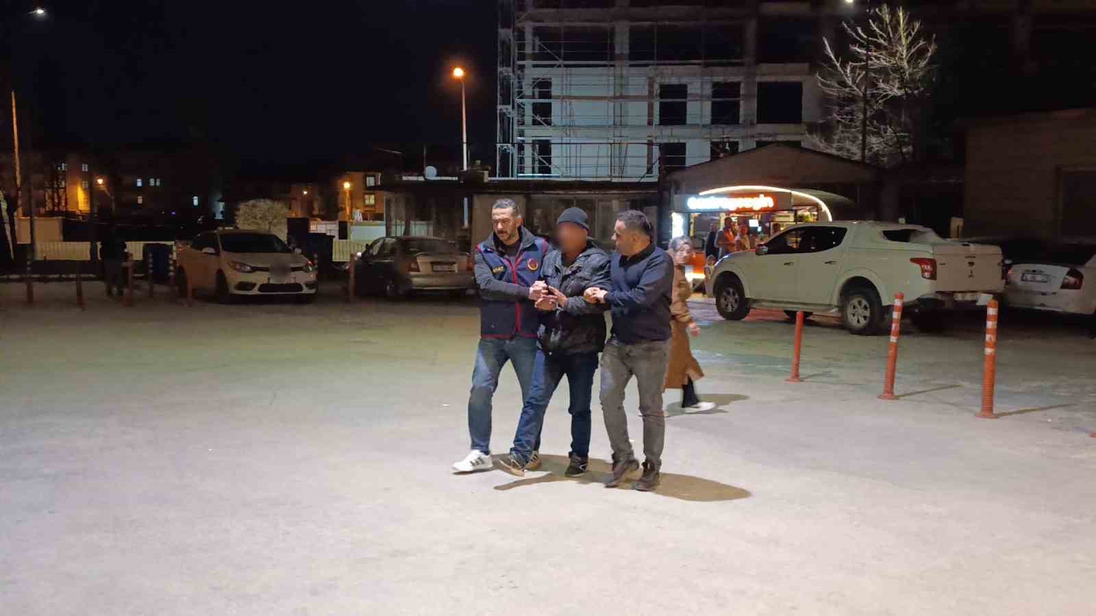 Bursa’da 15 yıl hapis cezası bulunan firari dolmuşta yakalandı
