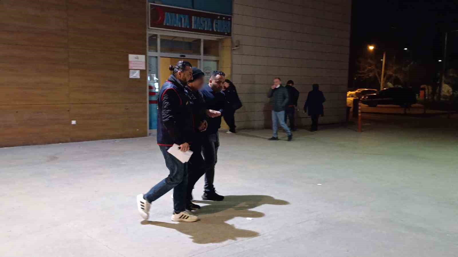 Bursa’da 15 yıl hapis cezası bulunan firari dolmuşta yakalandı
