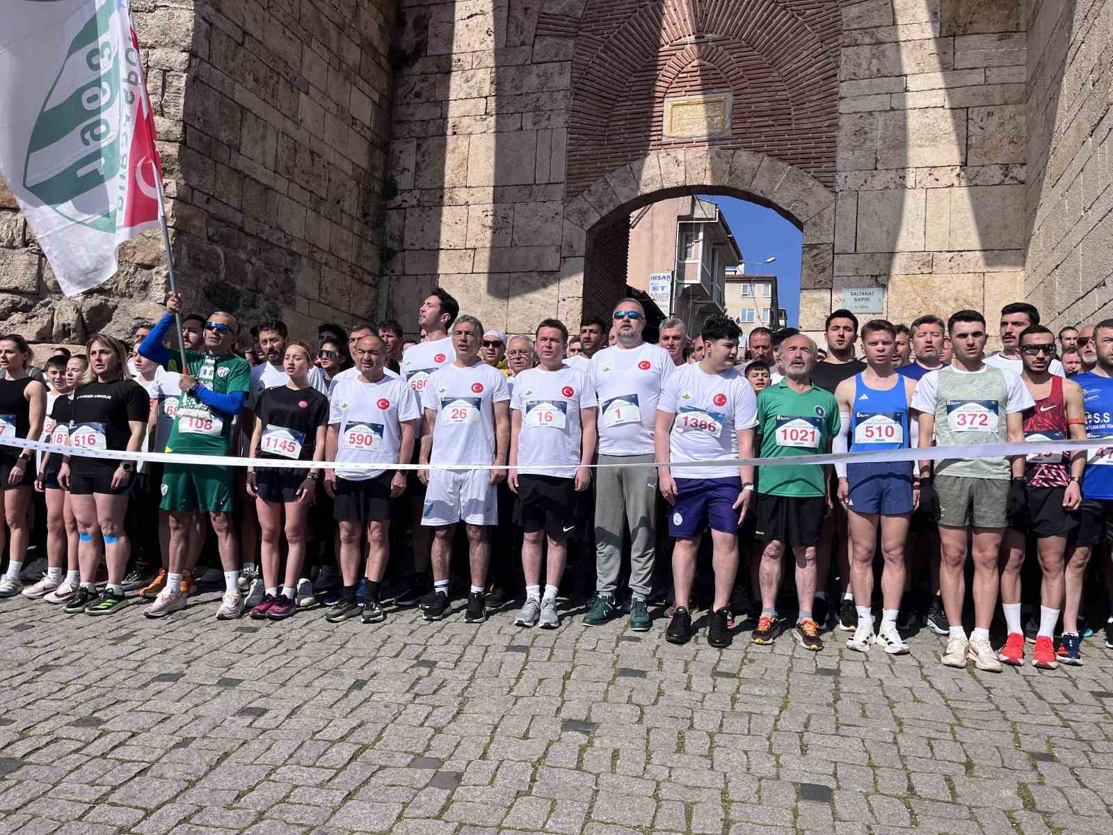 Bursa’da 18. Uluslararası Osmangazi Tarihi Kent Koşusu gerçekleştirildi
Bursa’da 18. Uluslararası Osmangazi Tarihi Kent Koşusu gerçekleştirildi