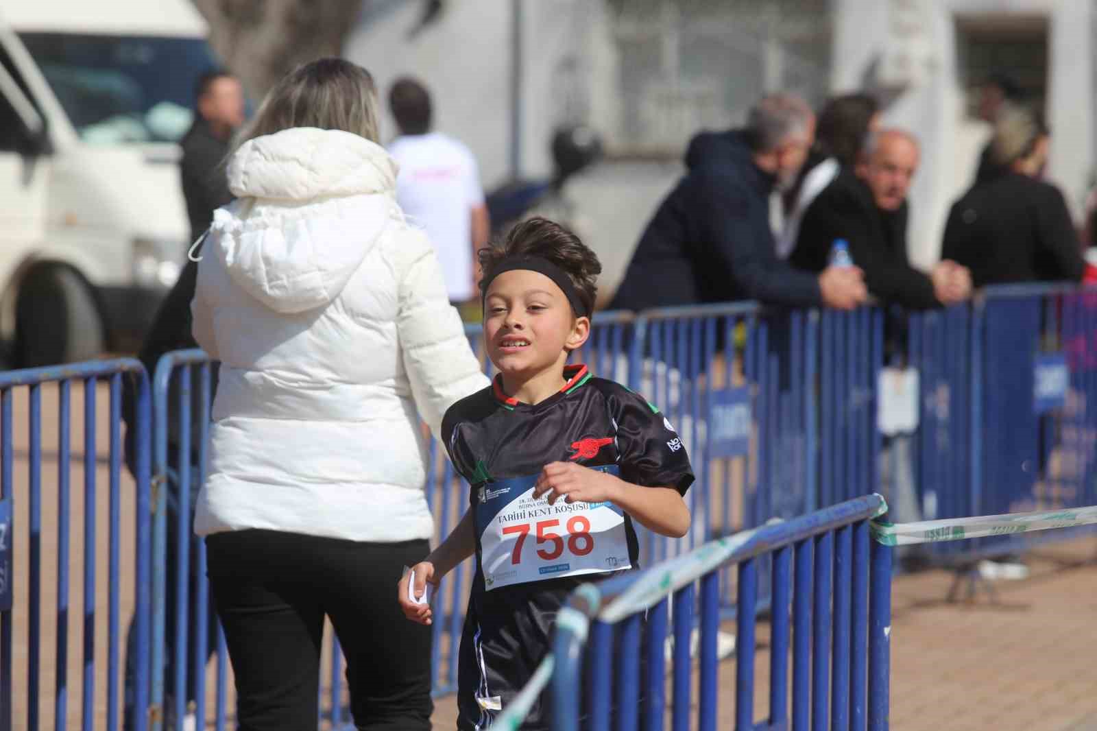 Bursa’da 18. Uluslararası Osmangazi Tarihi Kent Koşusu gerçekleştirildi
Bursa’da 18. Uluslararası Osmangazi Tarihi Kent Koşusu gerçekleştirildi