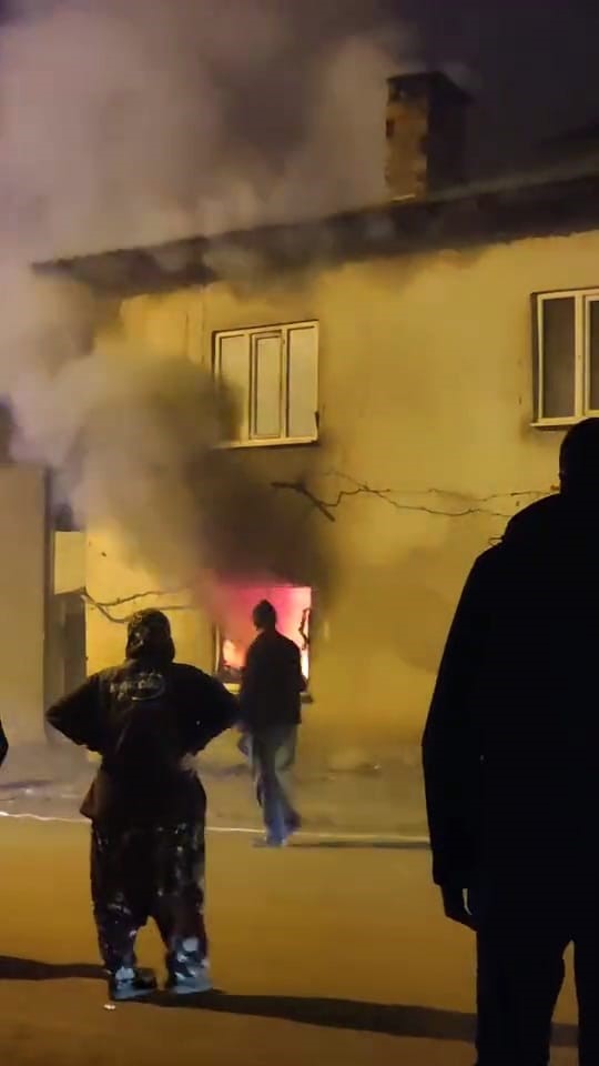 Bursa’da 2 katlı evde çıkan yangın korkuttu
