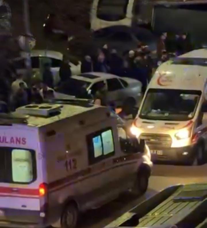 Bursa’da 2 kişinin ağır yaralandığı silahlı saldırı kameraya yansıdı
