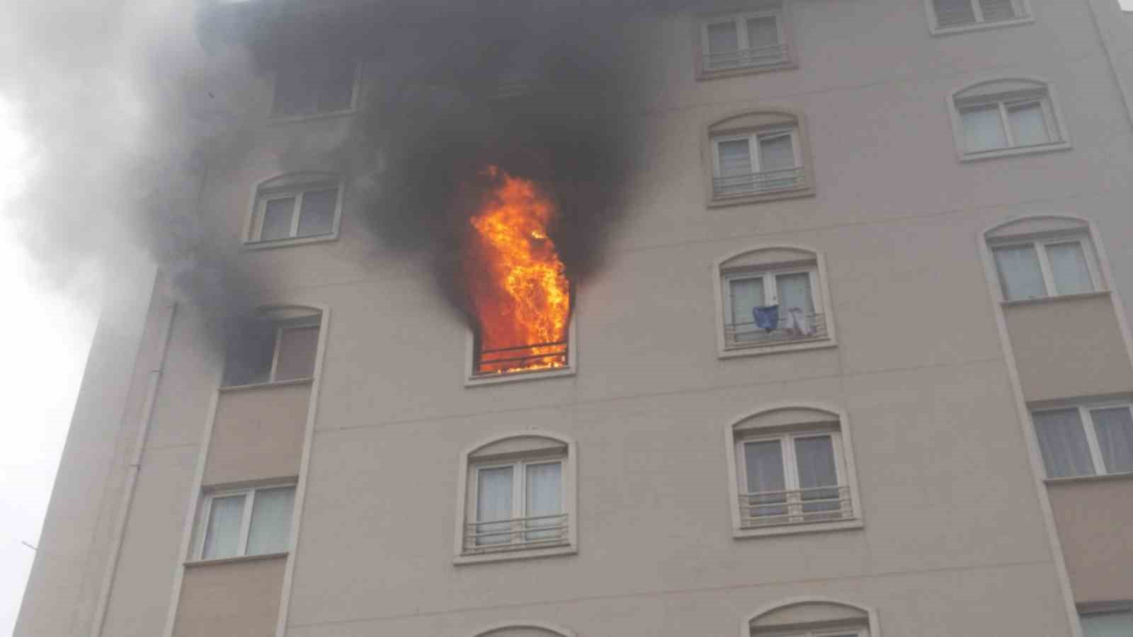 Bursa’da 8 katlı binada yangın
