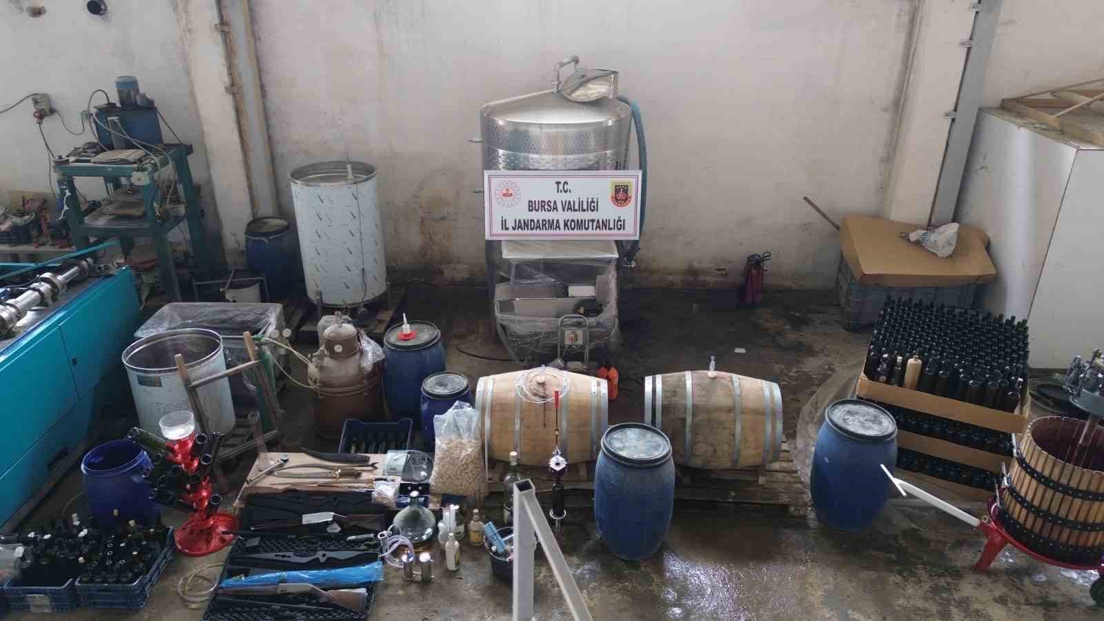 Bursa’da 800 litre kaçak şarap ele geçirildi
