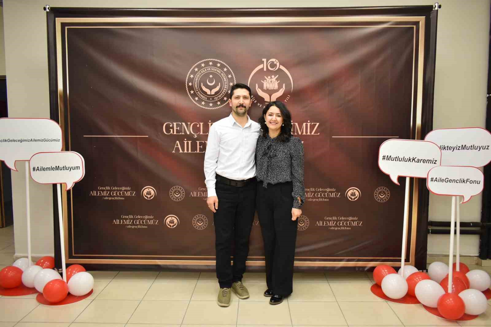 Bursa’da Aile Yılı’nda gençlere güçlü destek
