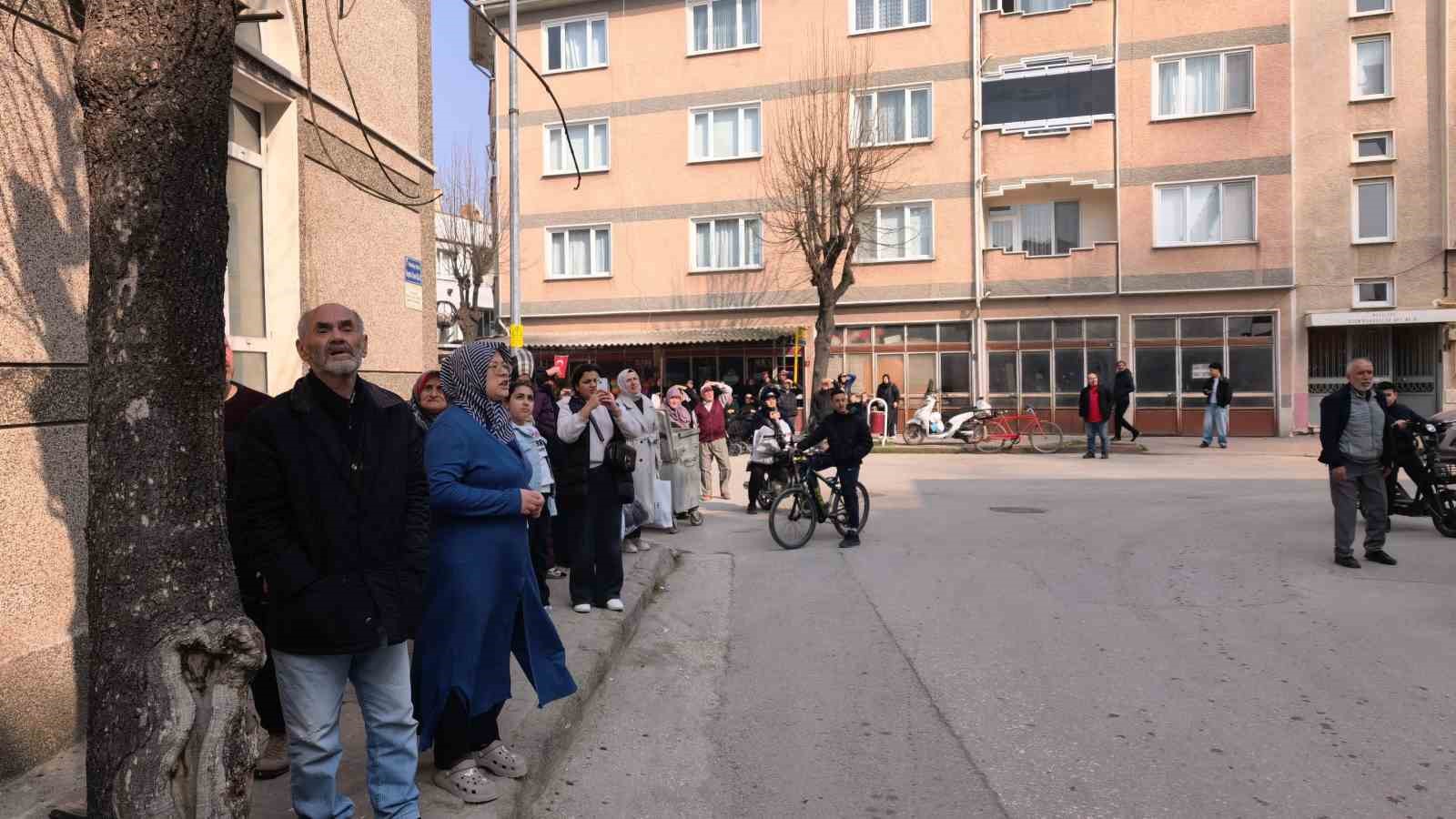 Bursa’da apartman terasında yangın paniği
