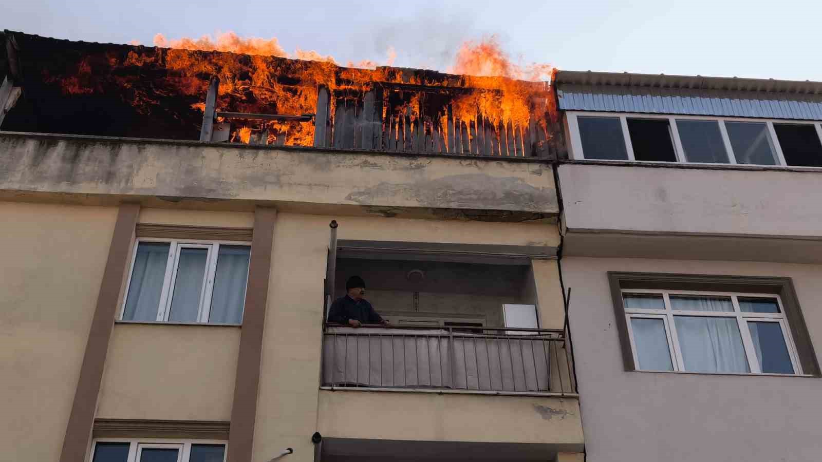 Bursa’da apartman terasında yangın paniği
