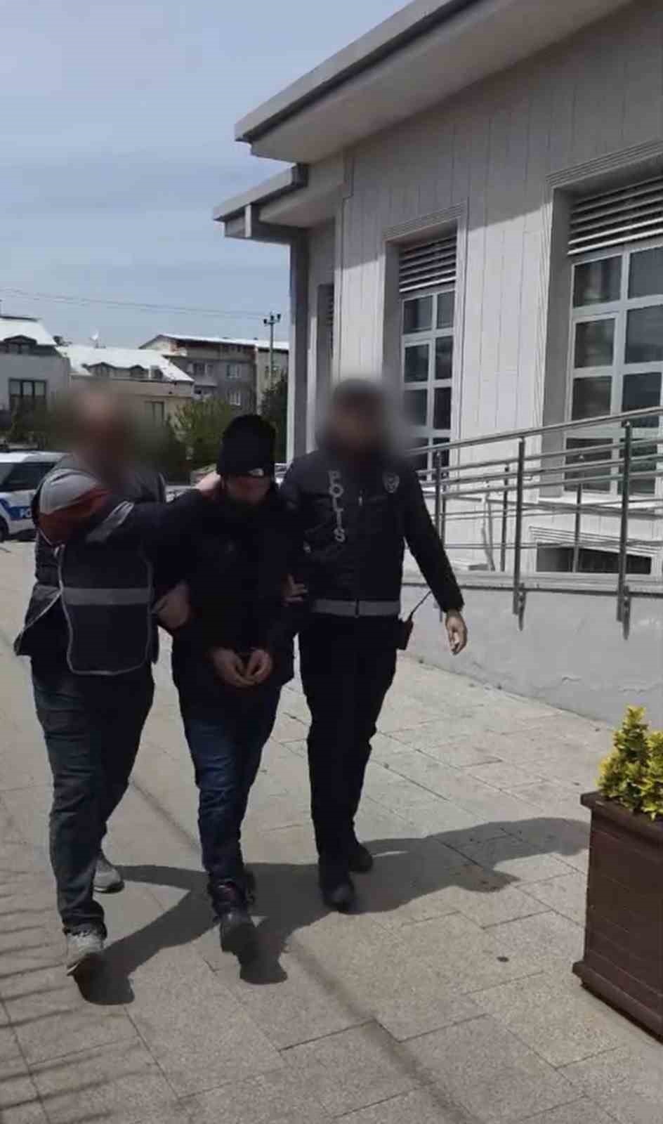 Bursa’da aranması olan 3 şahıs yakalandı
