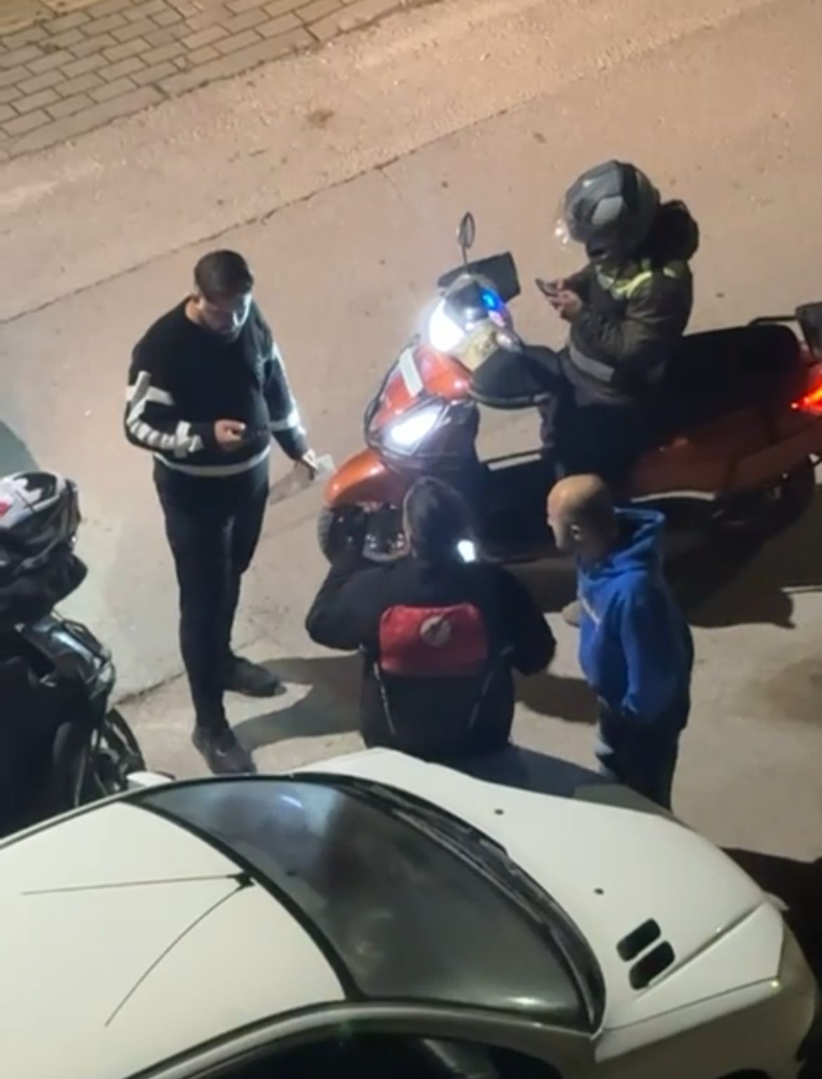 Bursa’da asılsız ihbar ve sipariş kabusu...Yakın arkadaşları da hedef alındı
Bursa’da asılsız ihbar ve sipariş kabusu...Yakın arkadaşları da hedef alındı