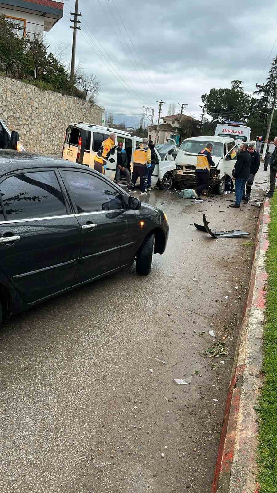 Bursa’da Bayram arifesinde feci kaza kamerada: 7 yaralı
