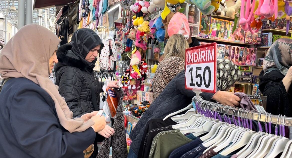 Bursa’da bayram hareketliliği çarşılara yansıdı
