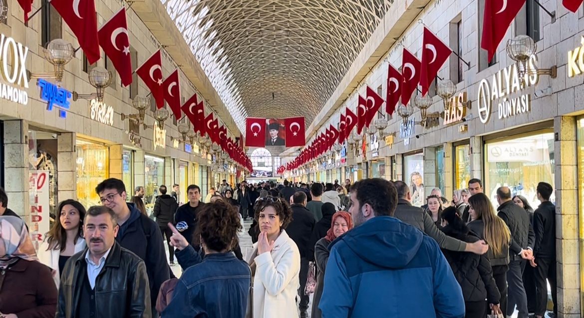 Bursa’da bayram hareketliliği çarşılara yansıdı
