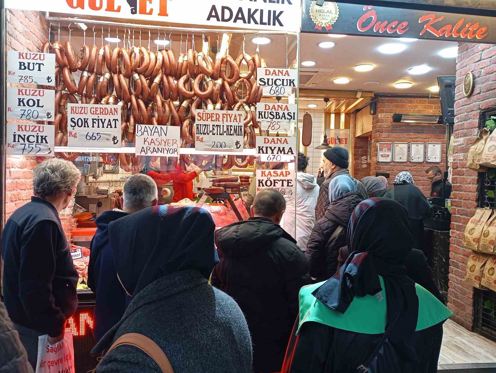 Bursa’da bayram öncesi kasaplarda yoğunluk
