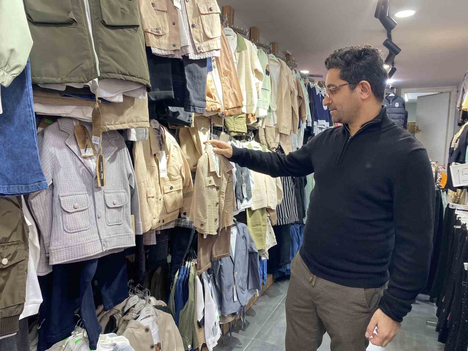 Bursa’da bayram yoğunluğunu fırsat bilen 2 kadın 16 bin liralık ürün çaldı
