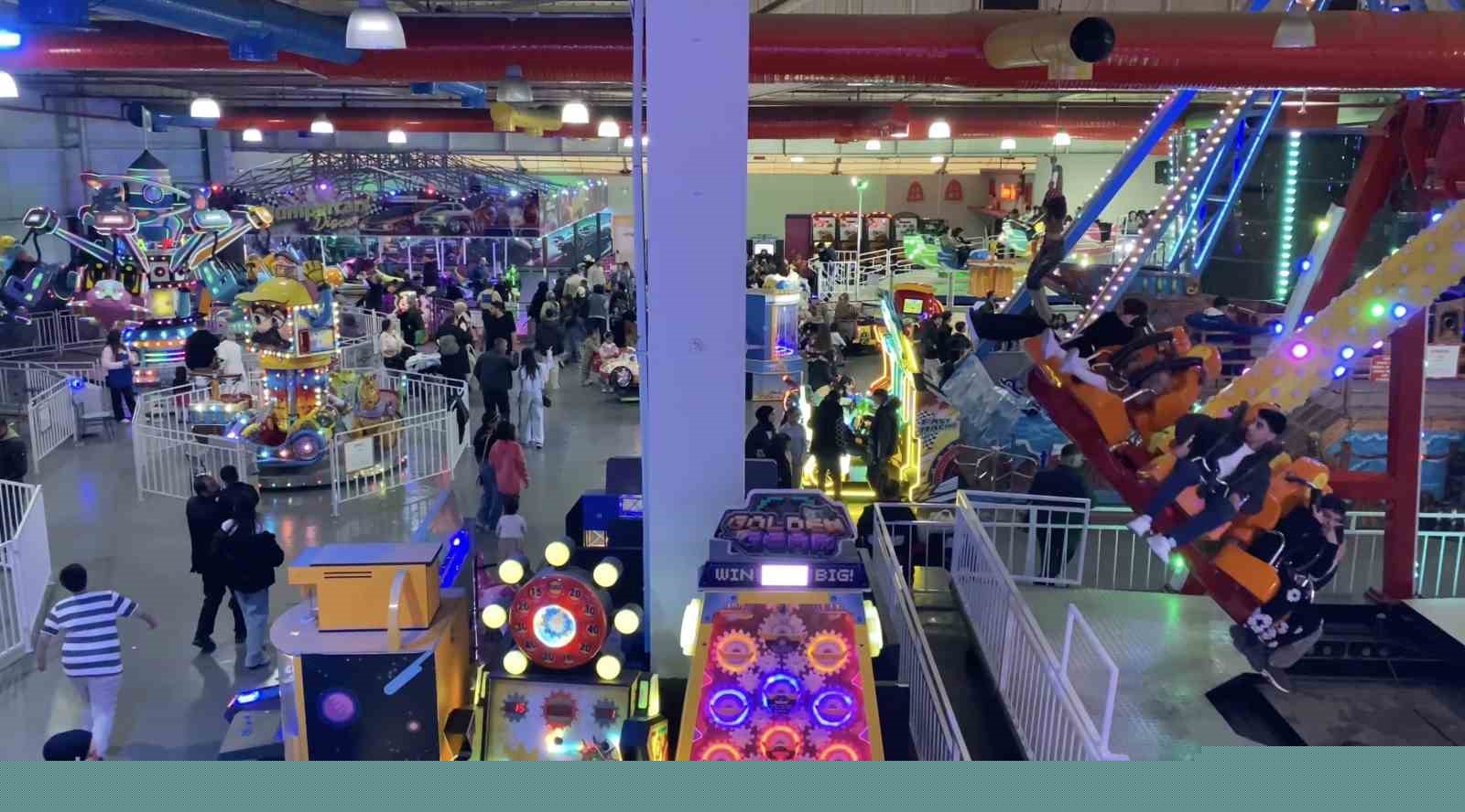 Bursa’da bayramın adresi AVM’ler oldu
