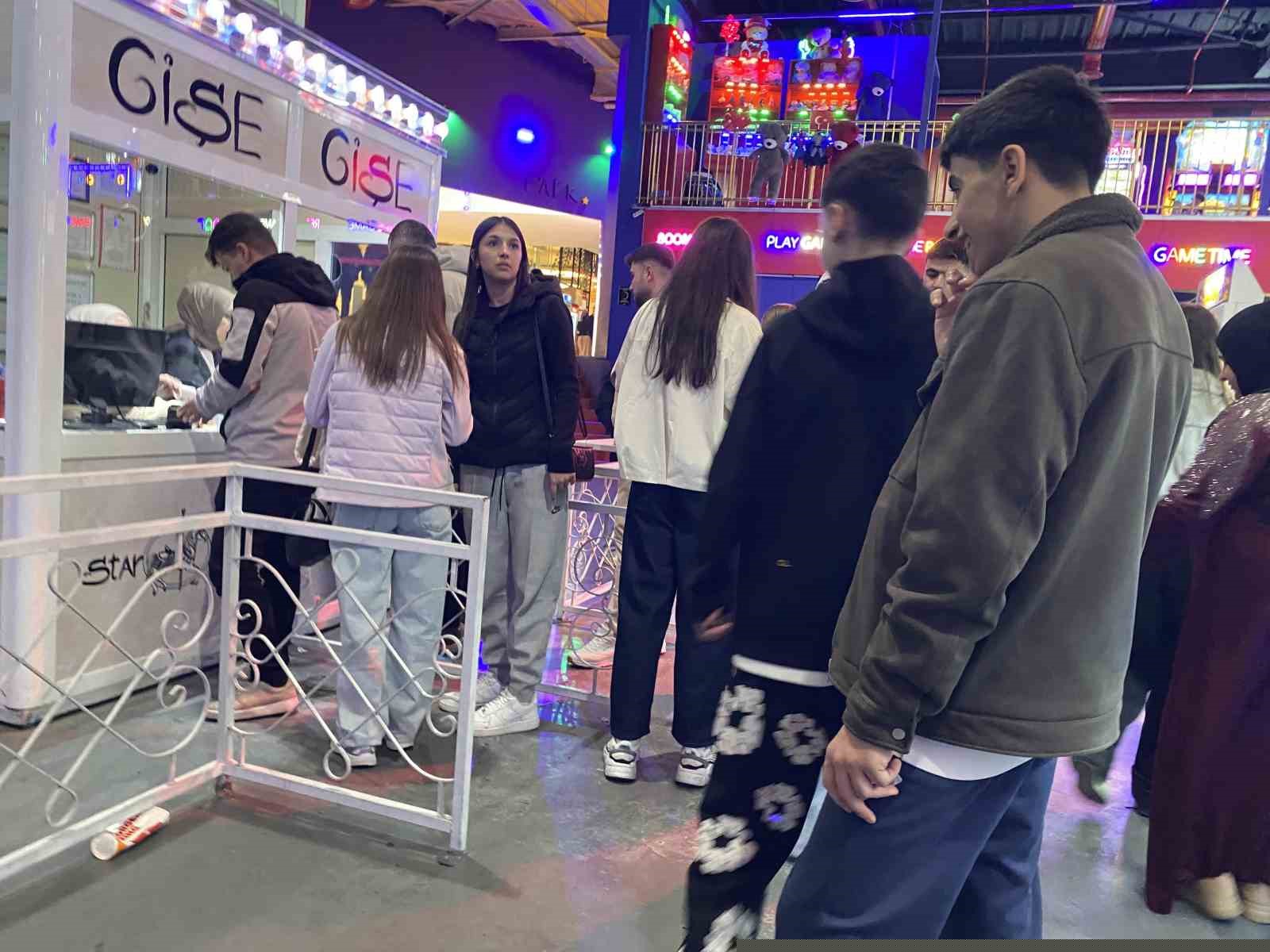 Bursa’da bayramın adresi AVM’ler oldu
