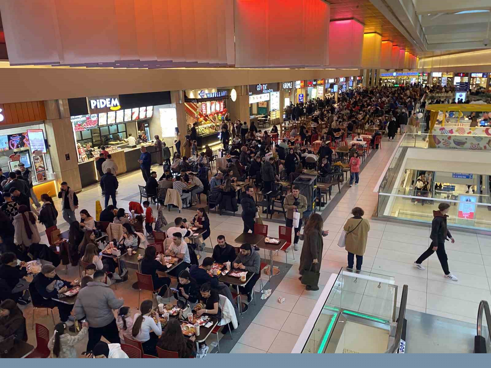 Bursa’da bayramın adresi AVM’ler oldu
