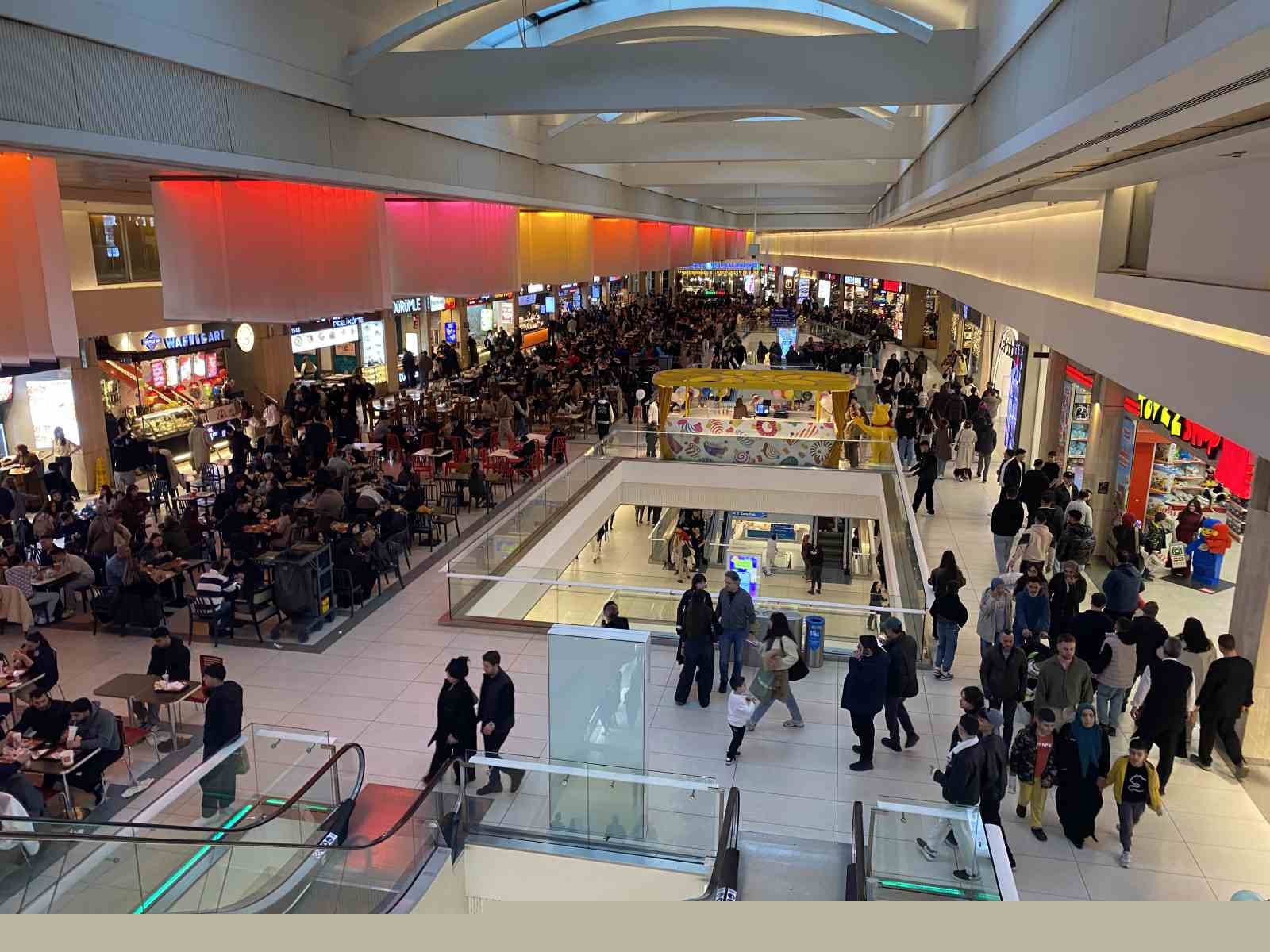 Bursa’da bayramın adresi AVM’ler oldu
