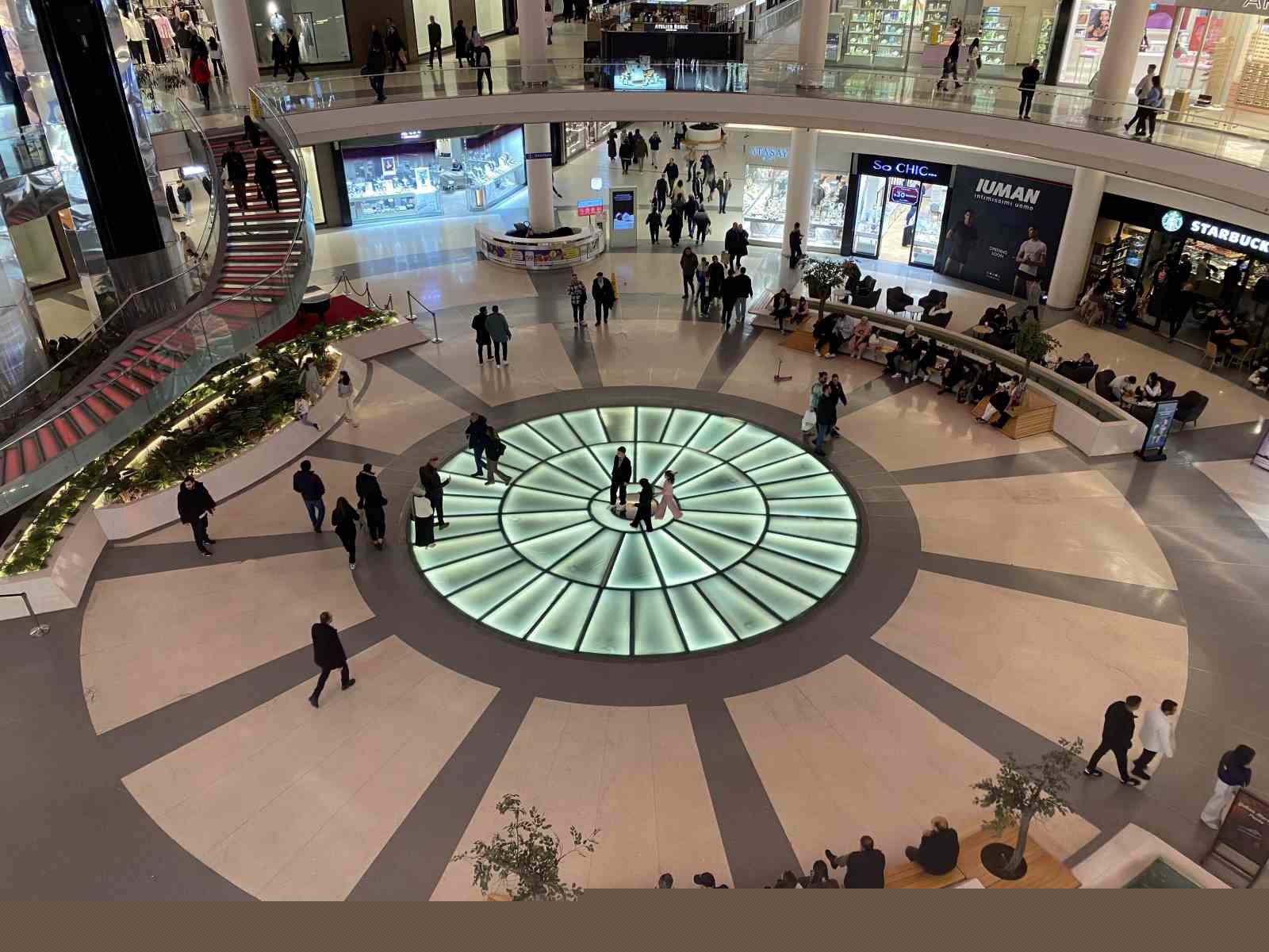 Bursa’da bayramın adresi AVM’ler oldu
