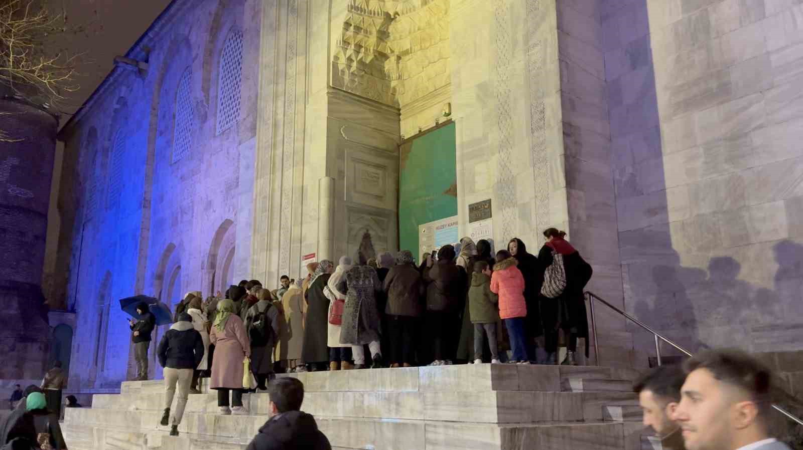 Bursa’da Berat Kandili Ulu Cami’de dualarla idrak edildi
