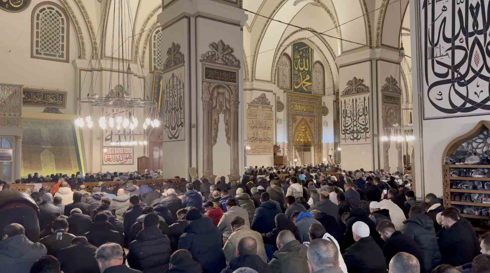Bursa’da Berat Kandili Ulu Cami’de dualarla idrak edildi
