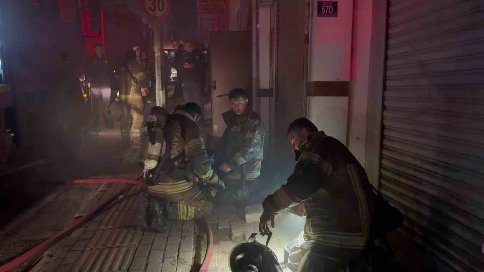 Bursa’da bir depoda çıkan yangın itfaiye ekiplerini harekete geçirdi
