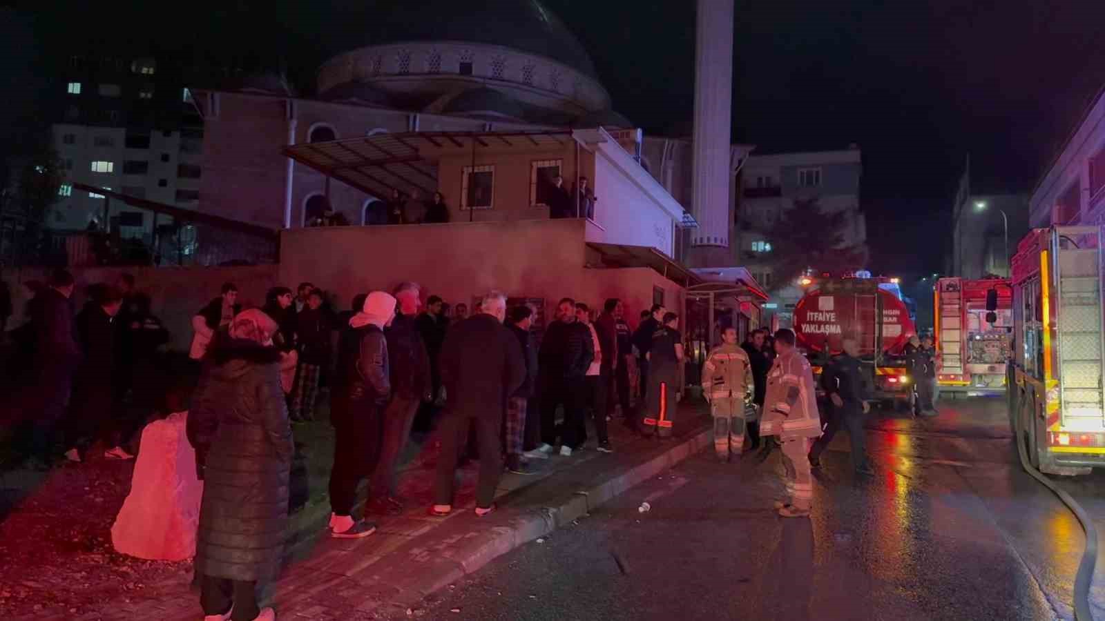 Bursa’da bir depoda çıkan yangın itfaiye ekiplerini harekete geçirdi
