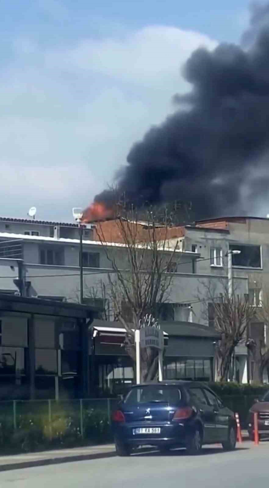 Bursa’da çatı katı alevlere teslim oldu
