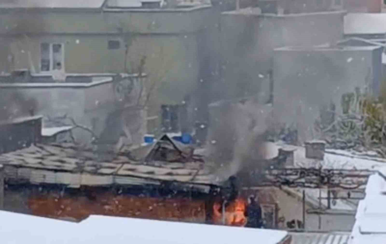 Bursa’da çatı katı yangını korkuttu
