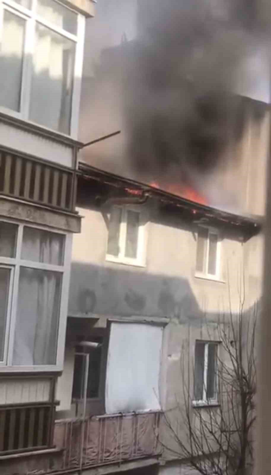 Bursa’da çatı yangını paniği
