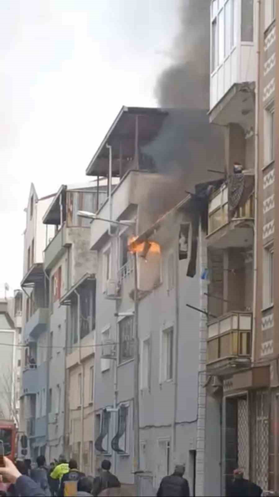 Bursa’da çatı yangını paniği
