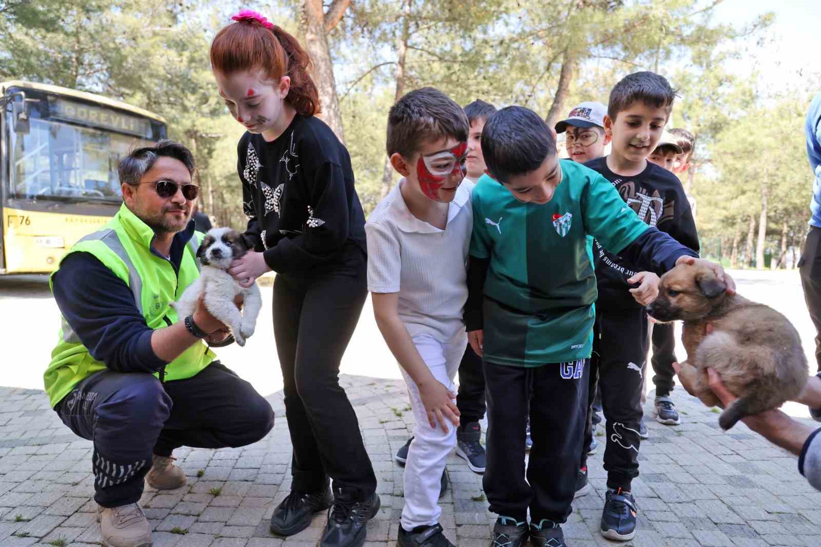 Bursa’da çocuklar patili dostlarla buluştu
