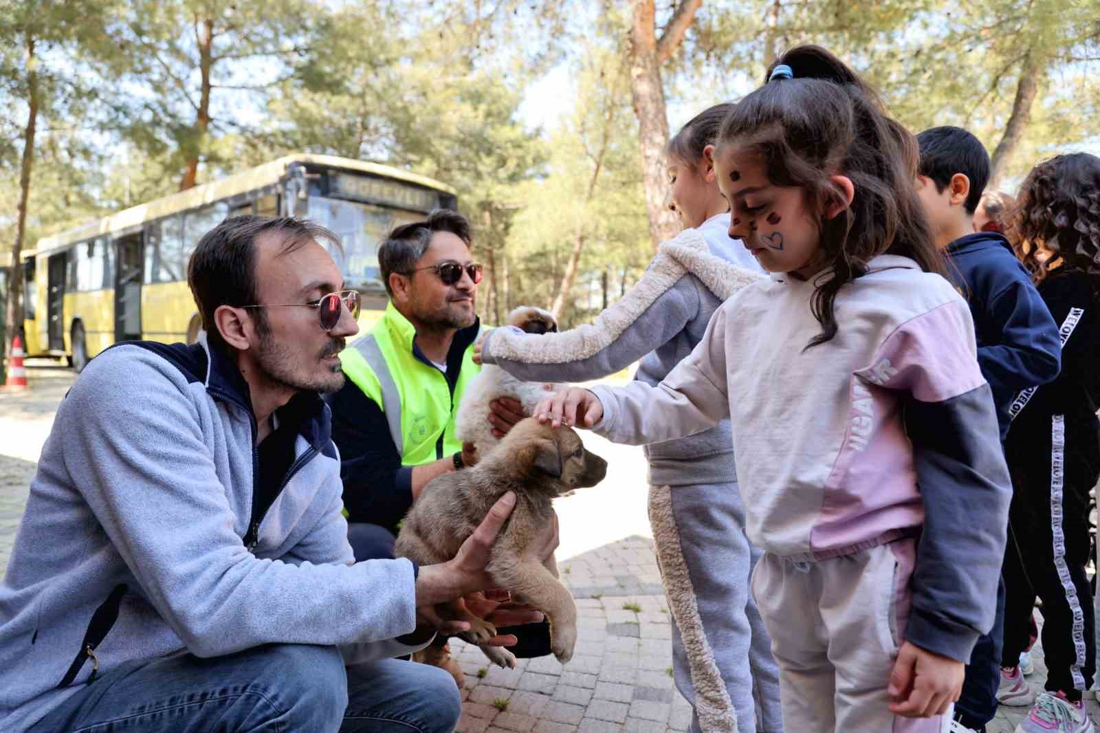 Bursa’da çocuklar patili dostlarla buluştu
