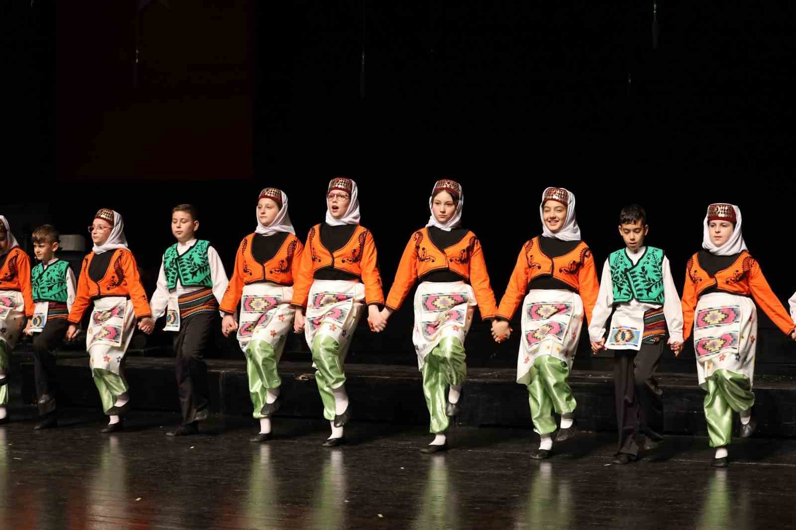 Bursa’da çocukların sesi senfoniyle yükseldi
