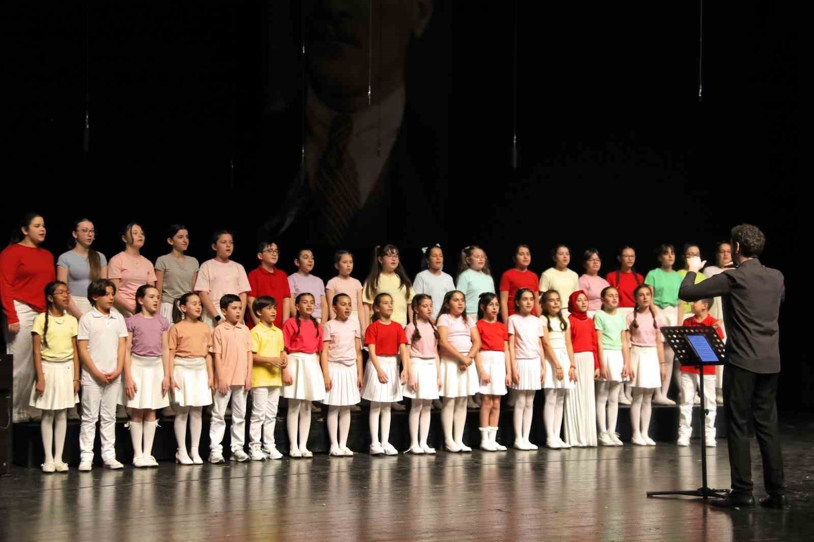 Bursa’da çocukların sesi senfoniyle yükseldi
