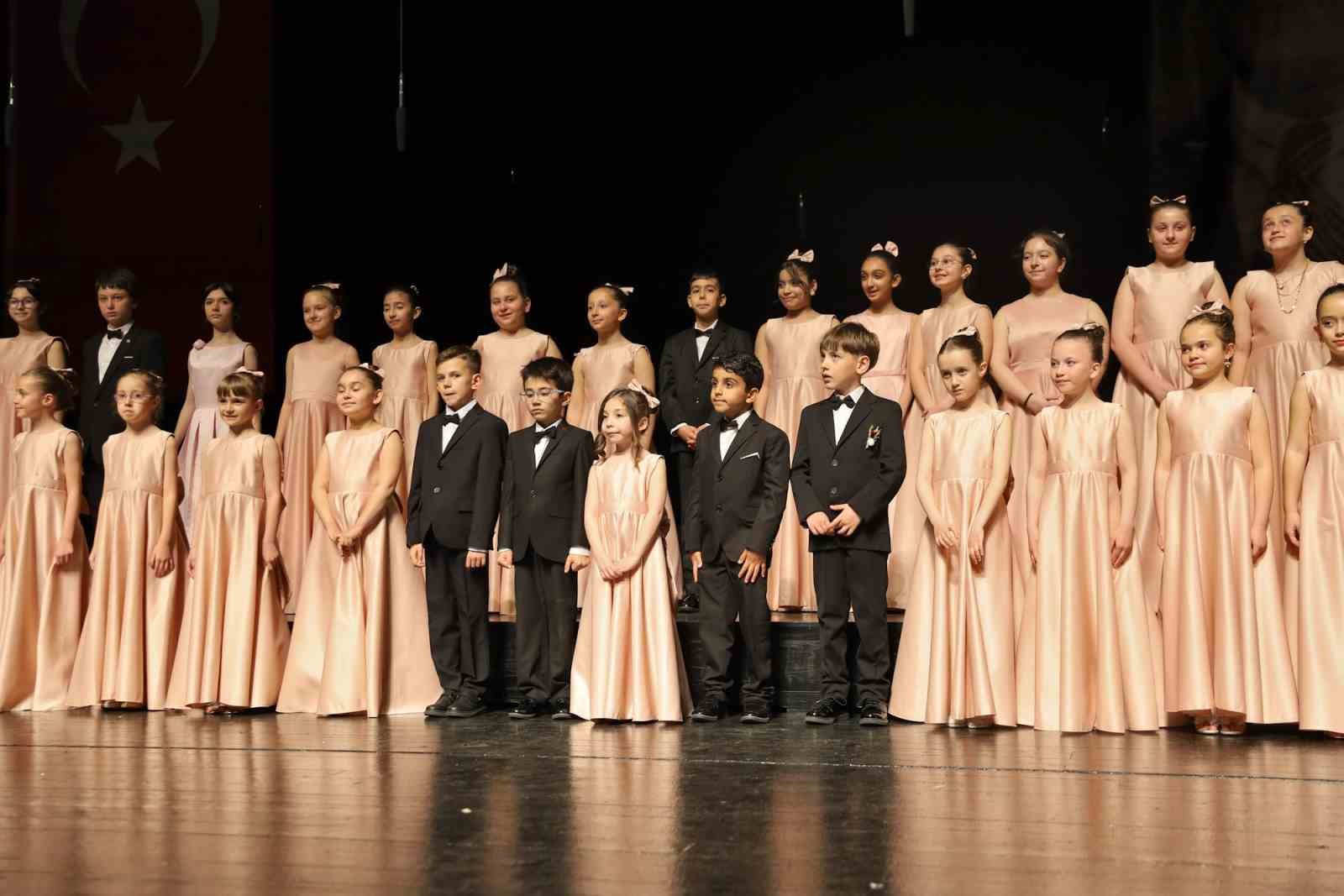 Bursa’da çocukların sesi senfoniyle yükseldi
