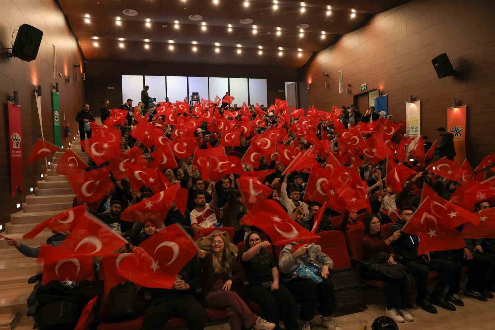 Bursa’da dev ekranda milli coşku
