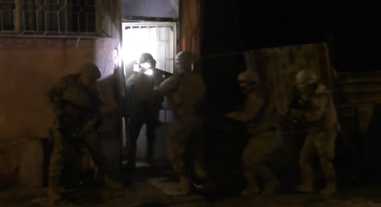 Bursa’da dev uyuşturucu operasyonu : 102 kişi yakalandı, 84 kişi tutuklandı
Bursa’da dev uyuşturucu operasyonu : 102 kişi yakalandı, 84 kişi tutuklandı