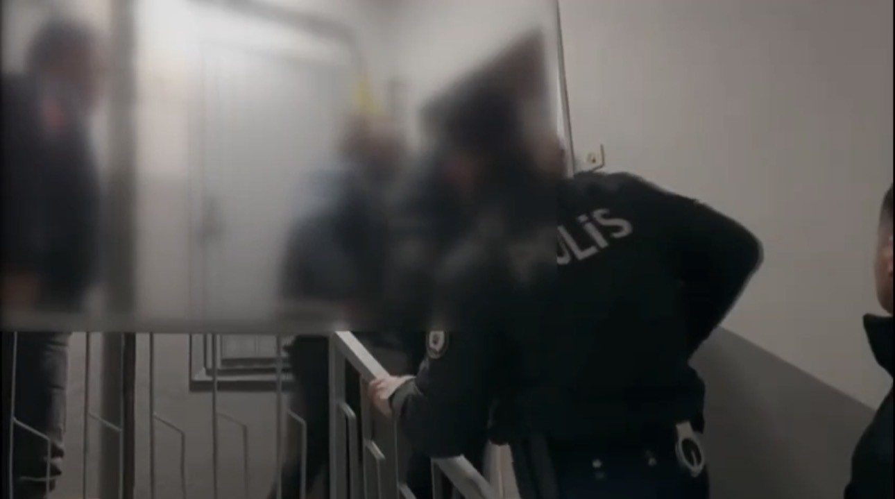 Bursa’da dev uyuşturucu operasyonu : 102 kişi yakalandı, 84 kişi tutuklandı
Bursa’da dev uyuşturucu operasyonu : 102 kişi yakalandı, 84 kişi tutuklandı