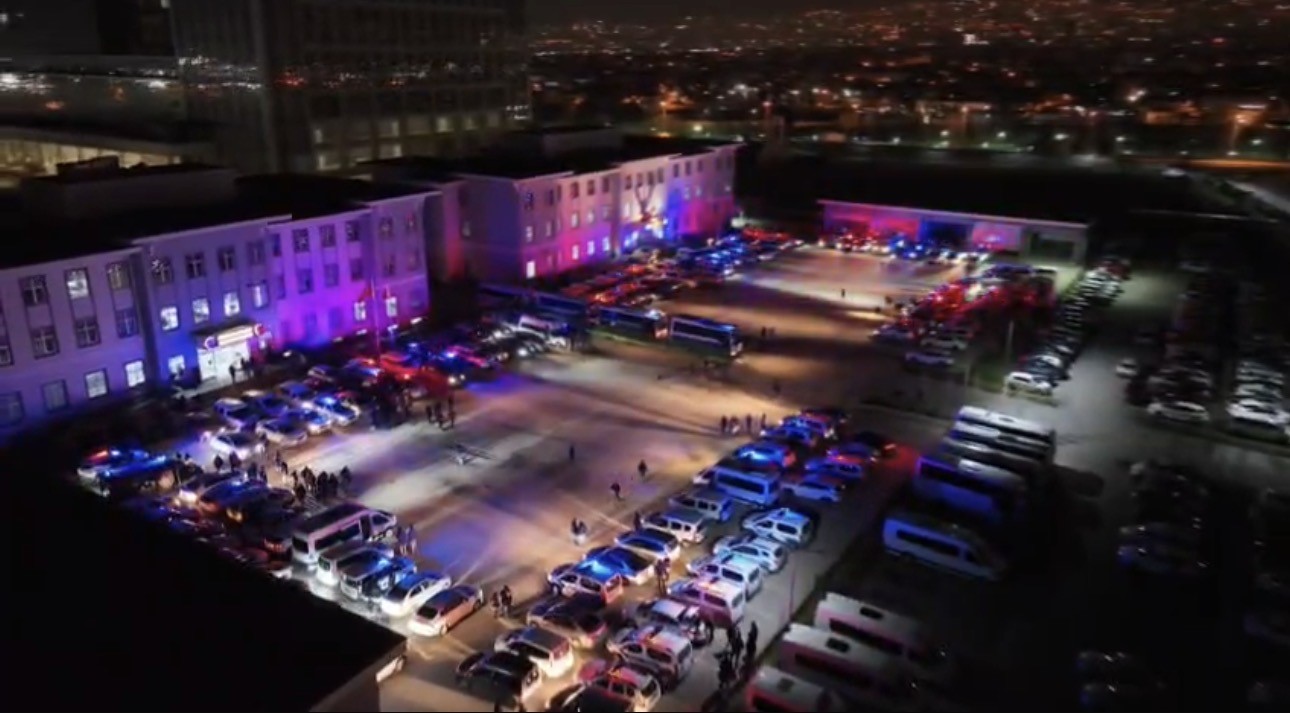 Bursa’da dev uyuşturucu operasyonu : 102 kişi yakalandı, 84 kişi tutuklandı
Bursa’da dev uyuşturucu operasyonu : 102 kişi yakalandı, 84 kişi tutuklandı