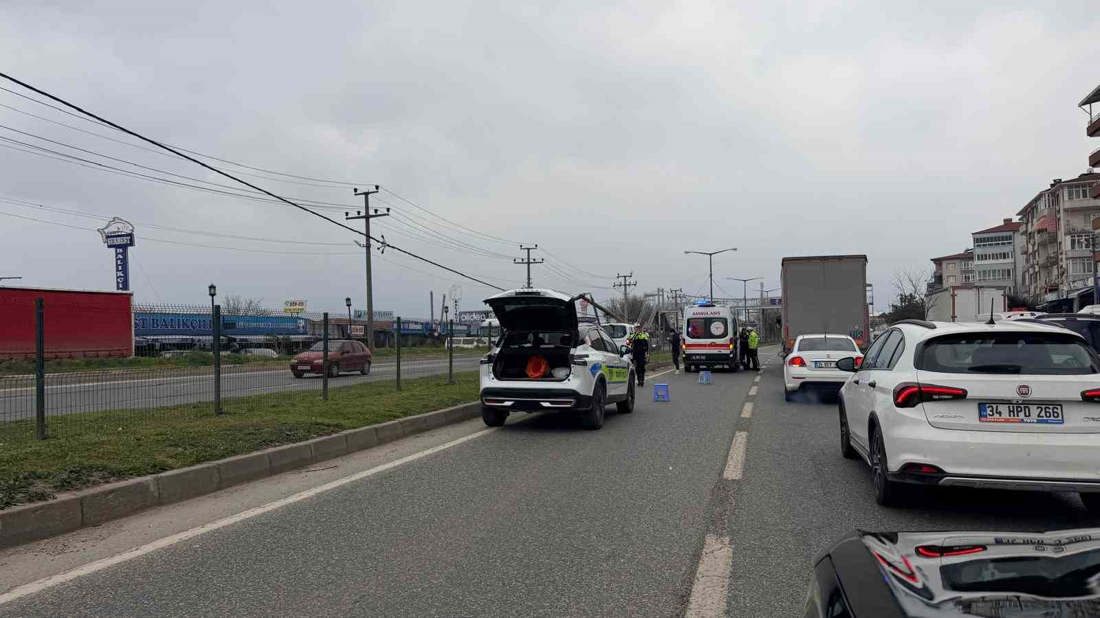 Bursa’da direğe çarpan otomobildeki, 2 kişi yaralandı
