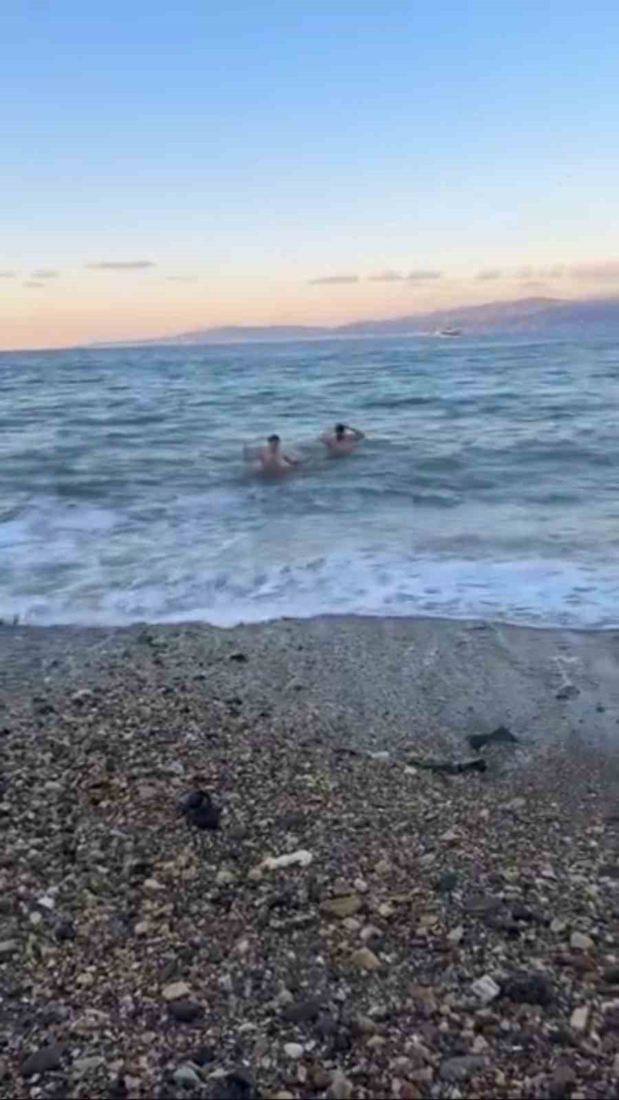 Bursa’da dondurucu soğukta deniz keyfi
