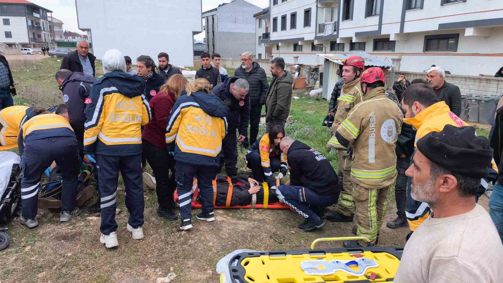 Bursa’da ehliyetsiz sürücü, park halindeki araçlara çarptı: 8 öğrenci yaralandı
Bursa’da ehliyetsiz sürücü, park halindeki araçlara çarptı: 8 öğrenci yaralandı