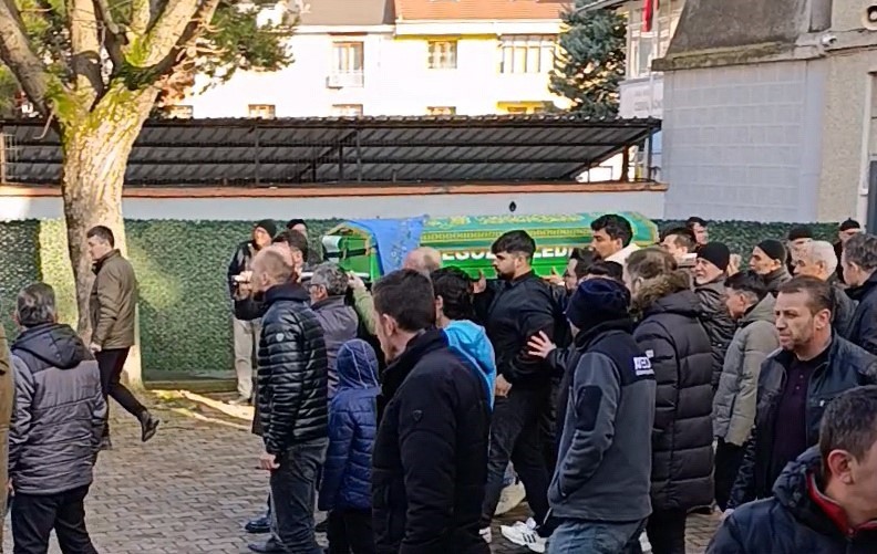 Bursa’da feci kazada hayatını kaybeden 2 genç kız son yolculuğuna uğurlandı
