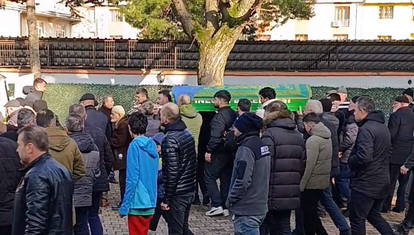 Bursa’da feci kazada hayatını kaybeden 2 genç kız son yolculuğuna uğurlandı
