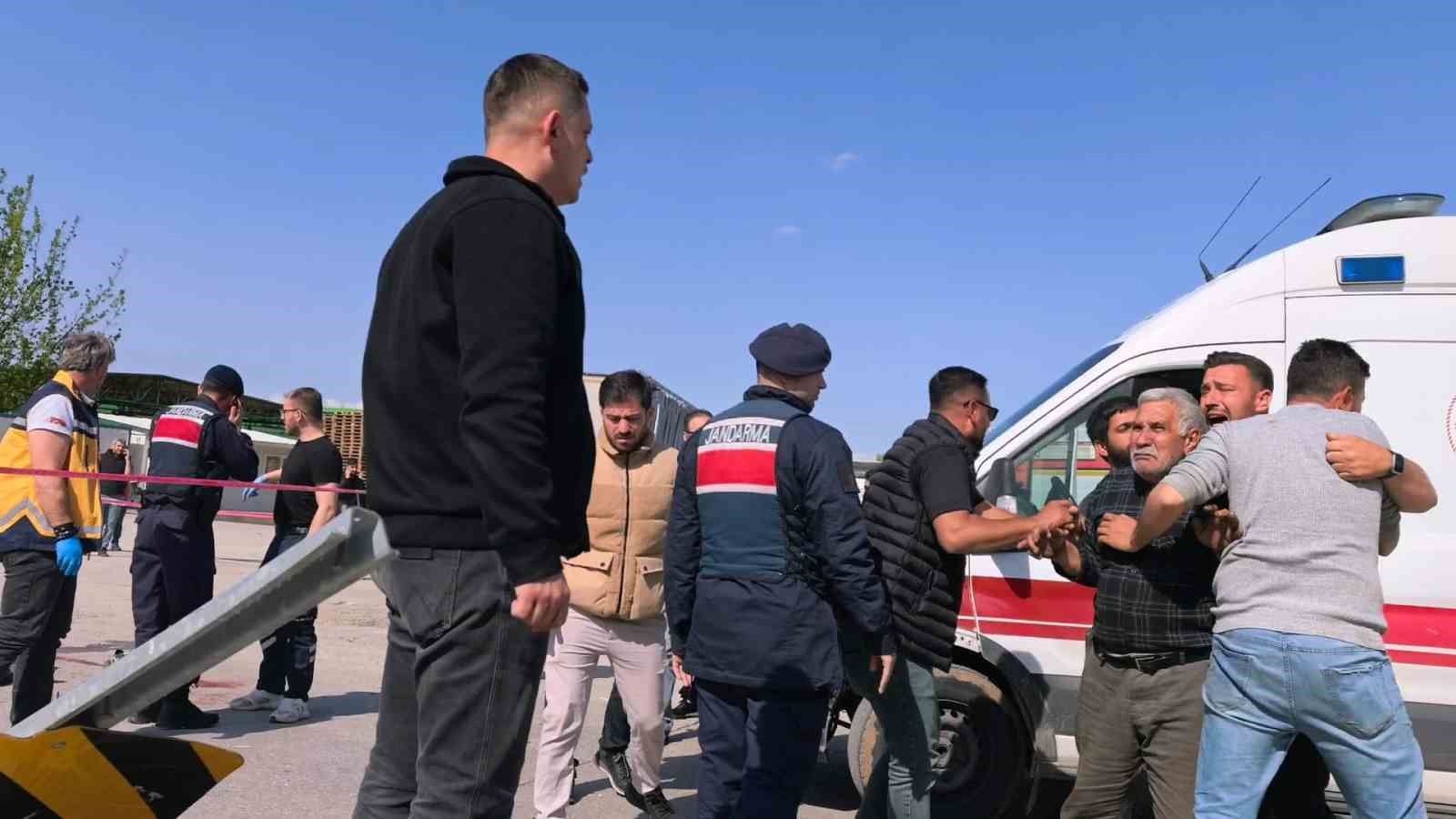 Bursa’da freni patlayan vinç dereye uçtu : Sürücü hayatını kaybetti
