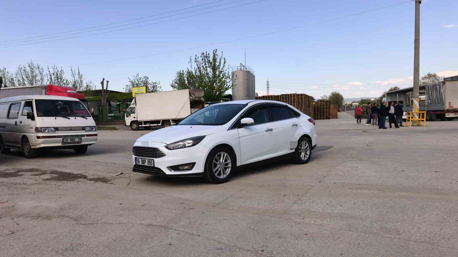 Bursa’da freni patlayan vinç dereye uçtu : Sürücü hayatını kaybetti
